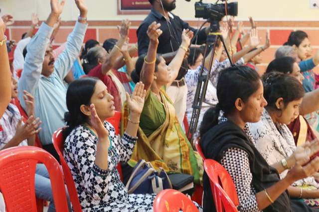 Hundreds gathered at the Night Vigil prayer organized by Grace Ministry in Mangalore at Prayer Center here on Feb 03, 2018. Many were healed by the power of Holy Spirit by the prayers of Bro Andrew Richard.